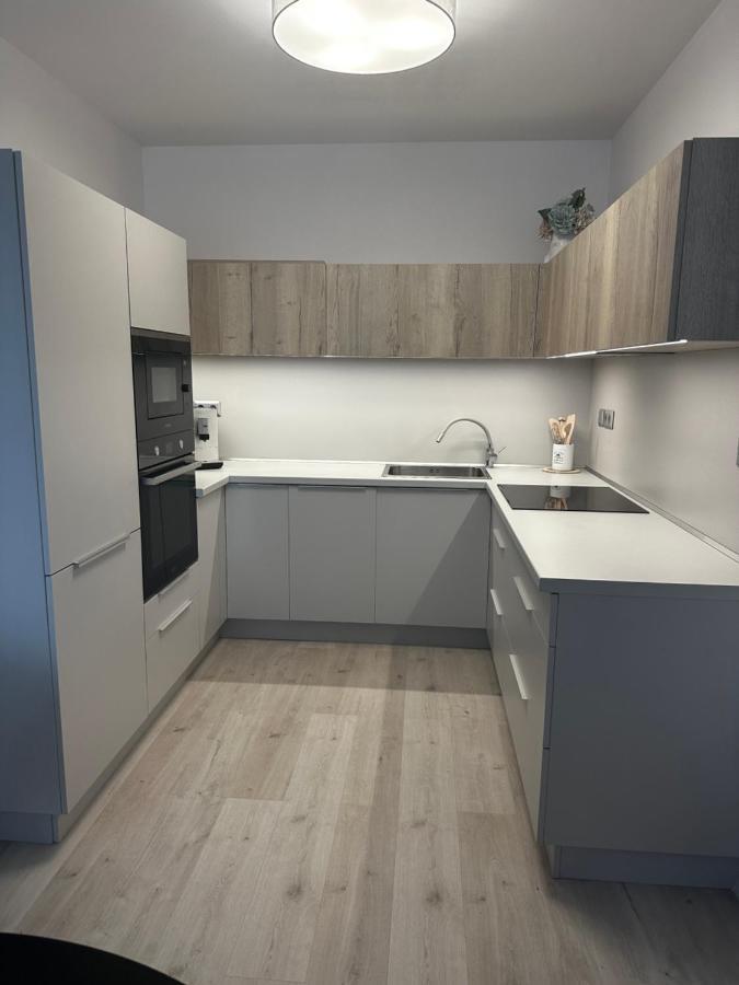 Urban Haven Apartment Lipótszentmiklós Kültér fotó