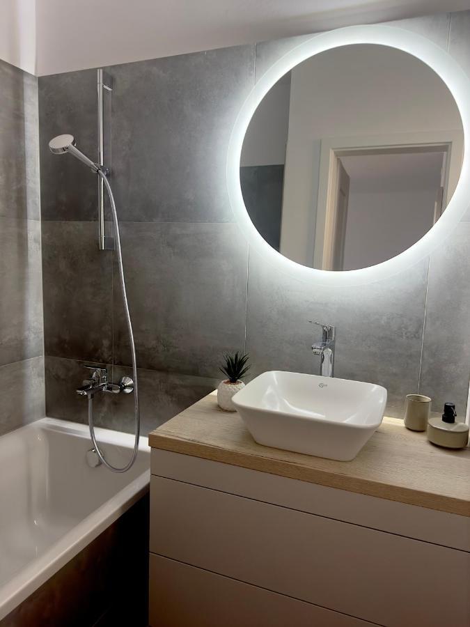 Urban Haven Apartment Lipótszentmiklós Kültér fotó